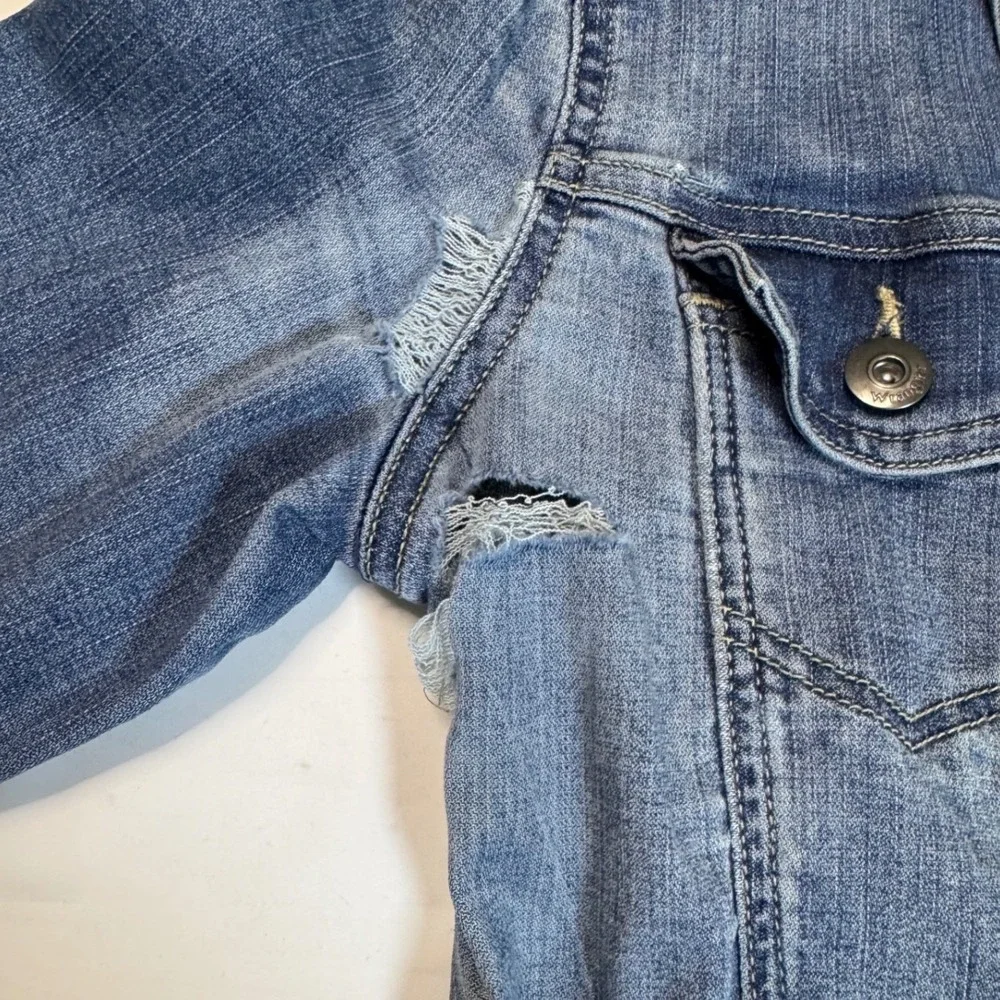 Distressed Wrangler Jean‎ Jacket / Medium / Sku0030